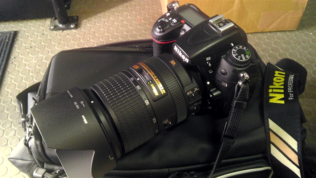 価格.com - 『D7000に装着したVR18-300mm。』ニコン AF-S DX NIKKOR 18
