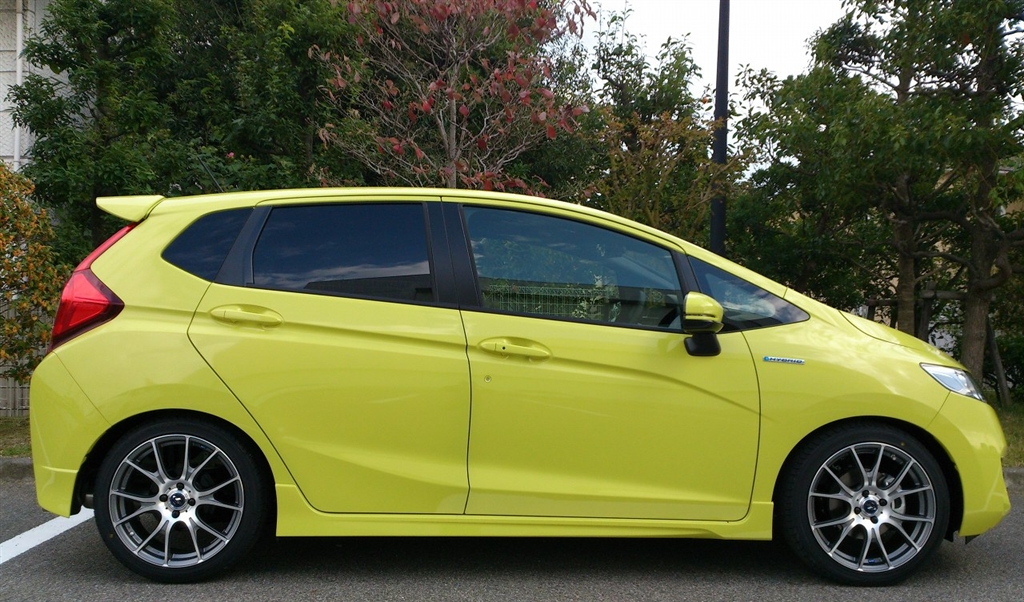 価格 Com 2 5 3 0cm程度下がってます ホンダ フィット ハイブリッド 13年モデル Obaoさん のクチコミ掲示板投稿画像 写真 フィットの車高