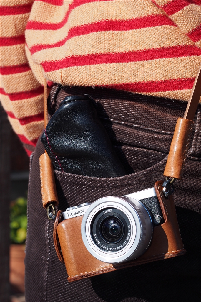 価格.com - 『畳んでポケットに入っちゃいます。』パナソニック LUMIX 