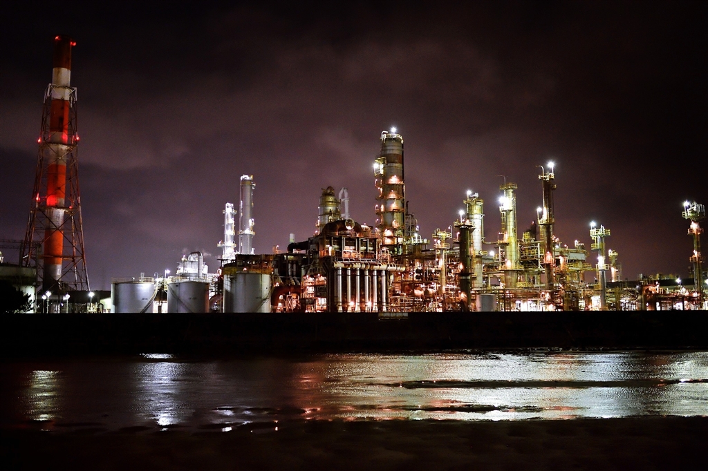 価格.com - 『機材によっては工場夜景が手持ちで写せます^^;』CANON