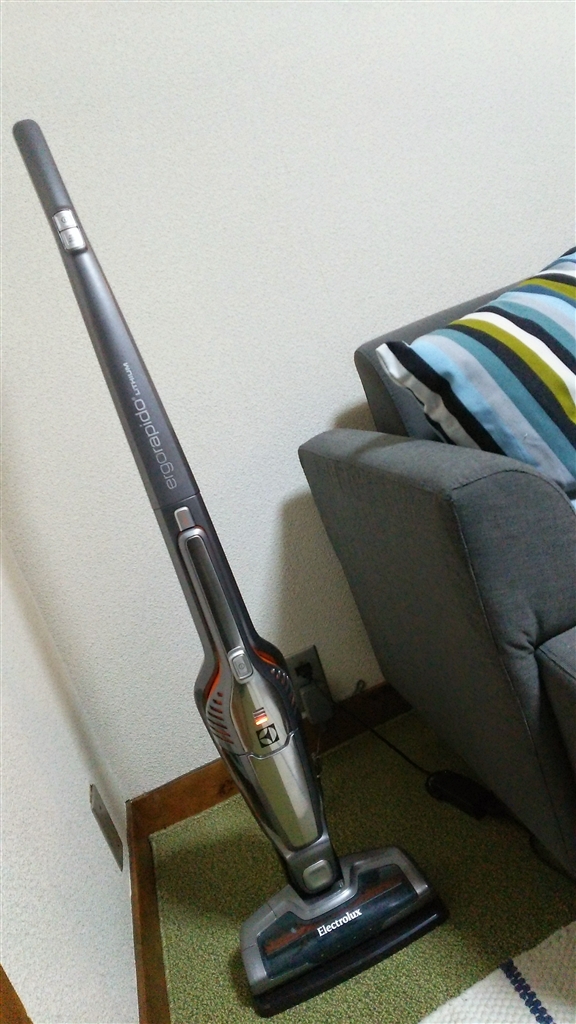 価格.com - 『箱から出して、充電器に差して、部屋に置いてみた