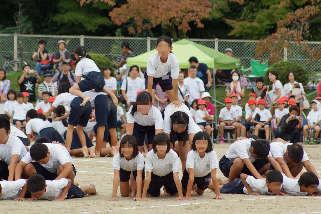 価格 Com 女子の組体操 デジタル一眼カメラ カタコリ夫さんのクチコミ掲示板投稿画像 写真 ネタ雑談 このオッサンの行動は道義的に許されるのか ｗ