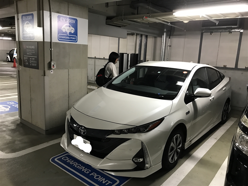 価格 Com スカイツリーの駐車場で トヨタ プリウスphv 17年モデル Aptonさん のクチコミ掲示板投稿画像 写真 雨の日の充電 皆様はカバーをされていますか