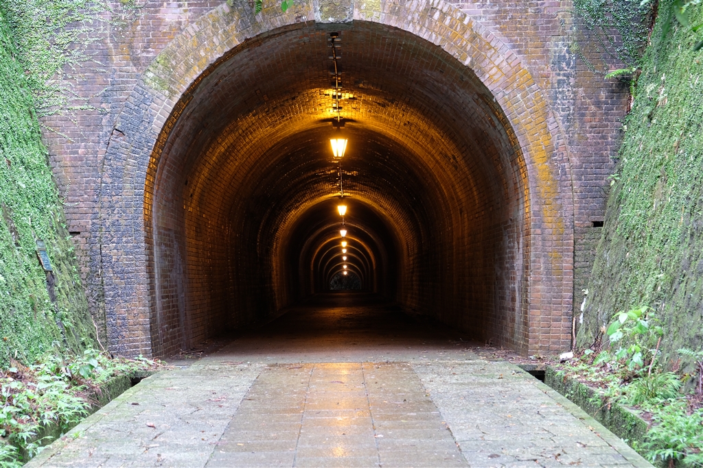 『千と千尋の神隠し・・・のトンネル（と私は呼んでいます）』 デジタル一眼カメラ Football