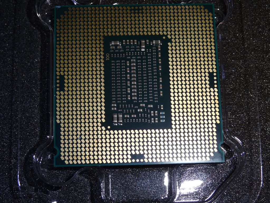 価格.com - 『CPUの裏側.2』インテル Core i7 8086K Limited Edition