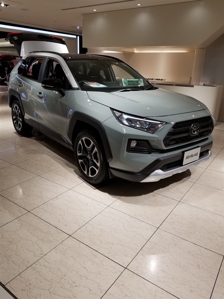 価格.com - 『アーバンカーキツートン＋パノラマムーンルーフ』トヨタ RAV4 2019年モデル freeboy-sa0916さん  のクチコミ掲示板投稿画像・写真「色について悩んでいます・・」[3211311]