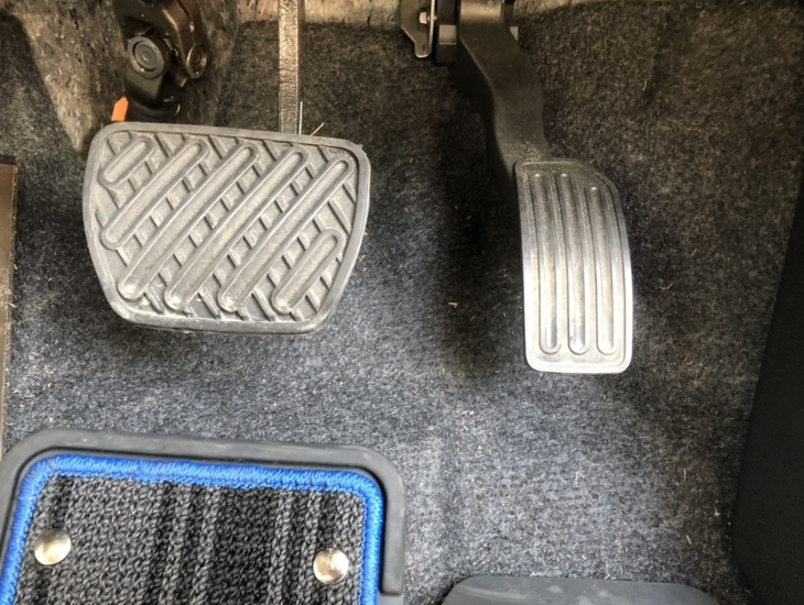 価格 Com ノートeーpower のペダル配置 日産 ノート E Power Ppapappaさん のクチコミ掲示板投稿画像 写真 非常時 踏み間違い防止策 二本足ブレーキの提案