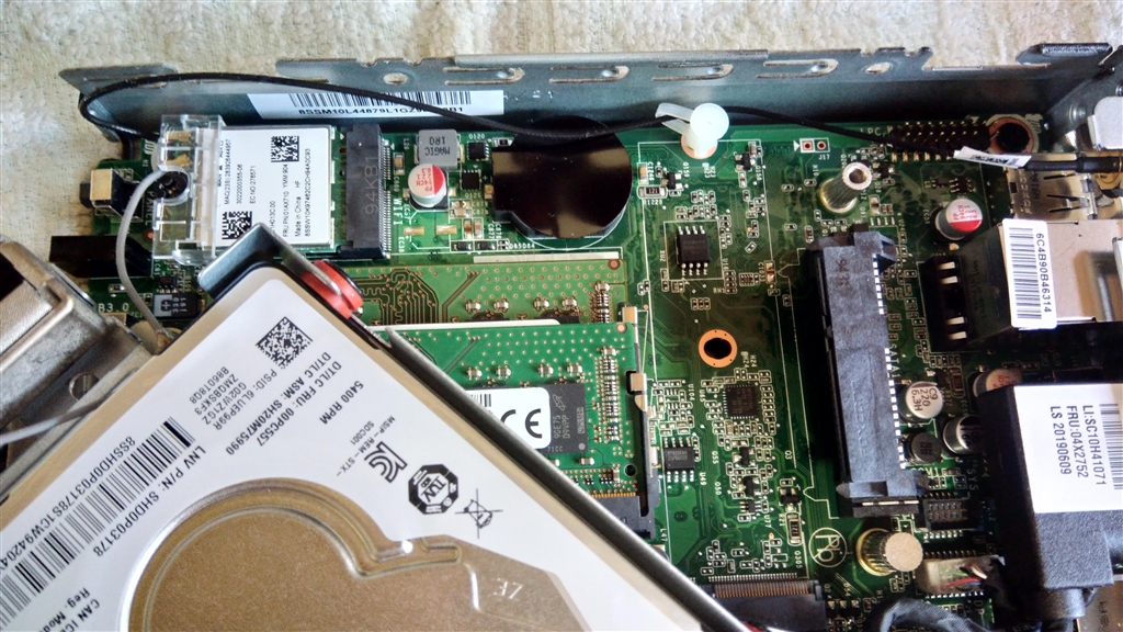 価格.com - 『HDの下に無線モジュールがあります(左上)。＋ネジで固定