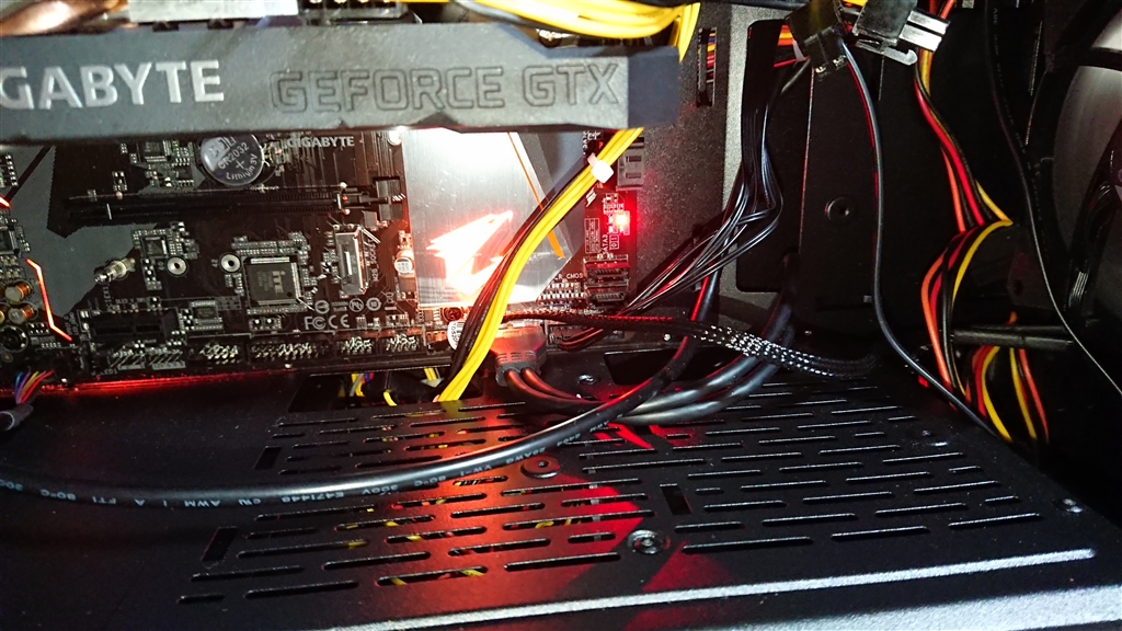 『マザーボードのLEDは点灯するんですが』GIGABYTE B450 AORUS ELITE [Rev.1.0] シンジ03