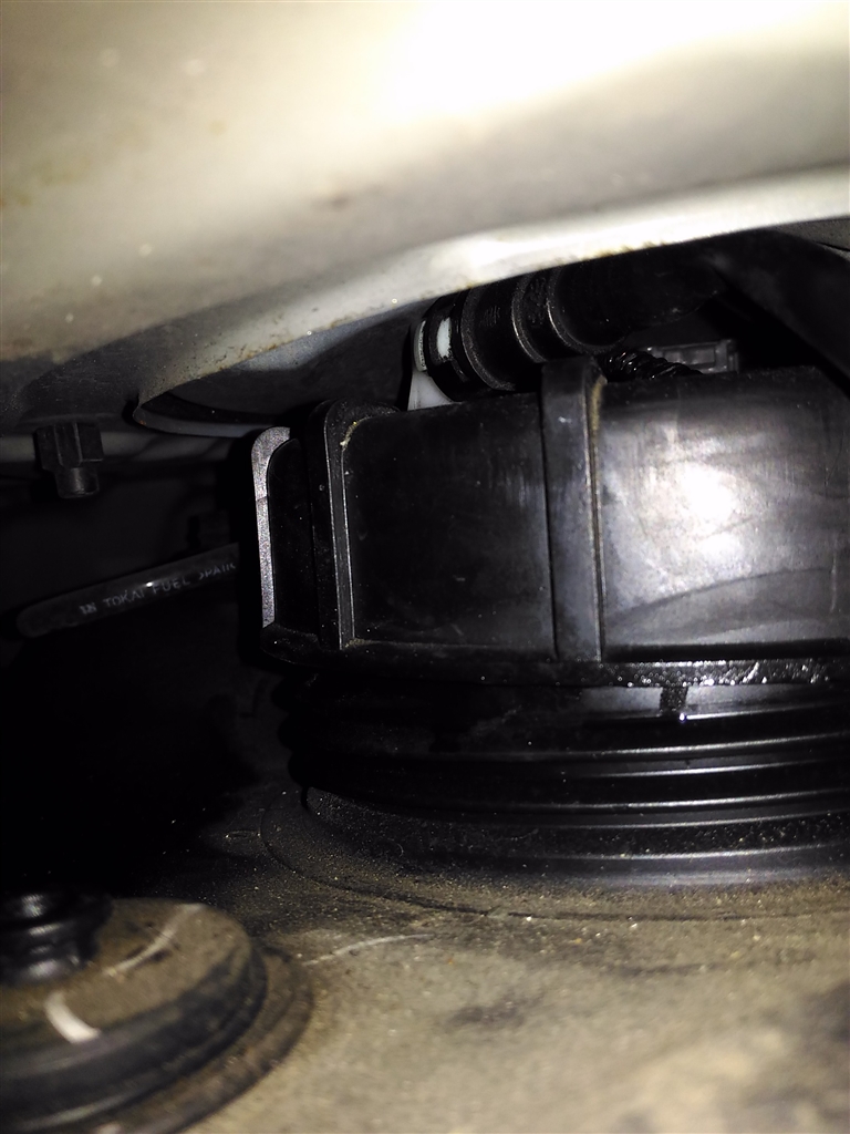 価格 Com 燃料タンク上部の写真 サクションチューブの部分 ホンダ N Box アオビーさん のクチコミ掲示板投稿画像 写真 燃料タンク からのガソリン漏れ出し 価格 Com 燃料タンク上部の写真 サクションチューブの部分 ホンダ N Box アオビーさん のクチコミ掲示板投稿画像 写真 燃料タンク からのガソリン漏れ出し