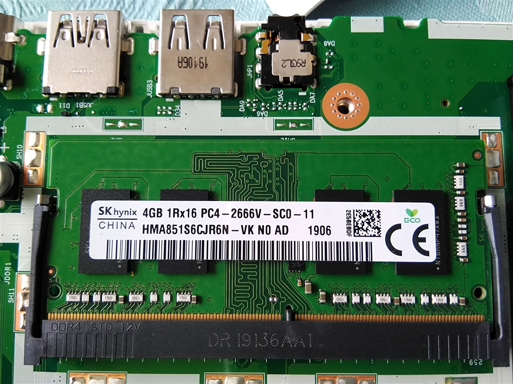 価格.com - 『刺さっていたメモリ』NEC LAVIE Note Standard NS10E/M2W PC-NS10EM2W