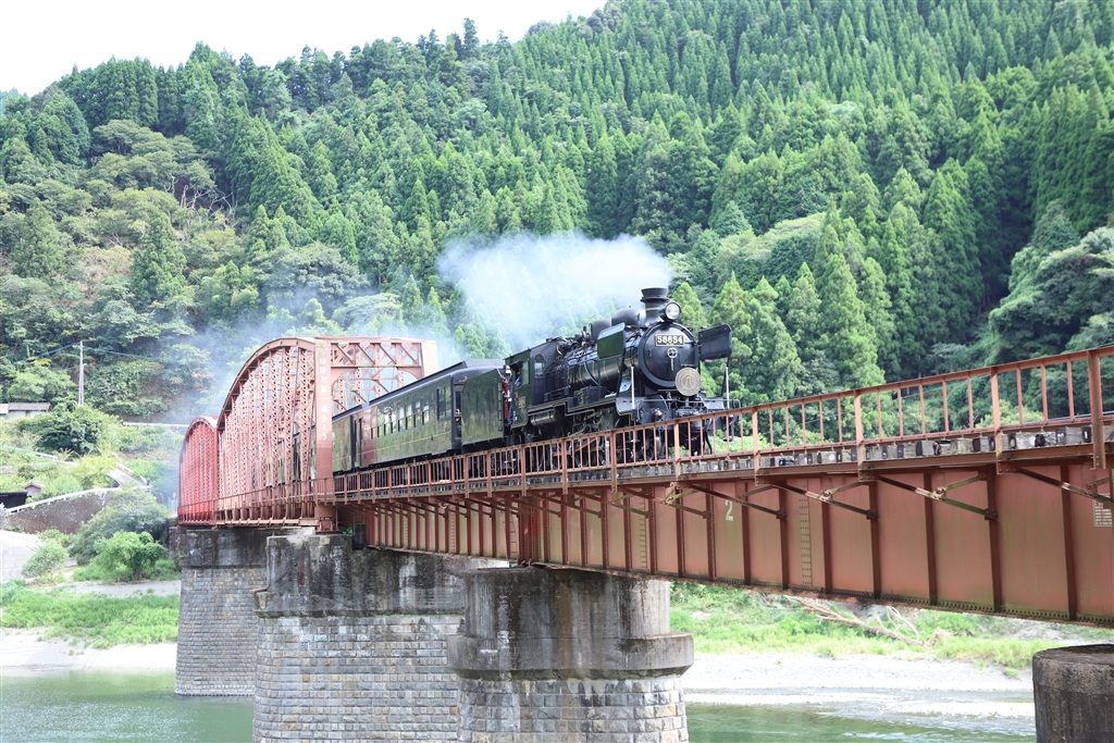 球磨川第一橋梁　鉄道橋の建設 モノクロ写真 ① 球磨川第一橋梁 - 株式会社ハコスタジオ