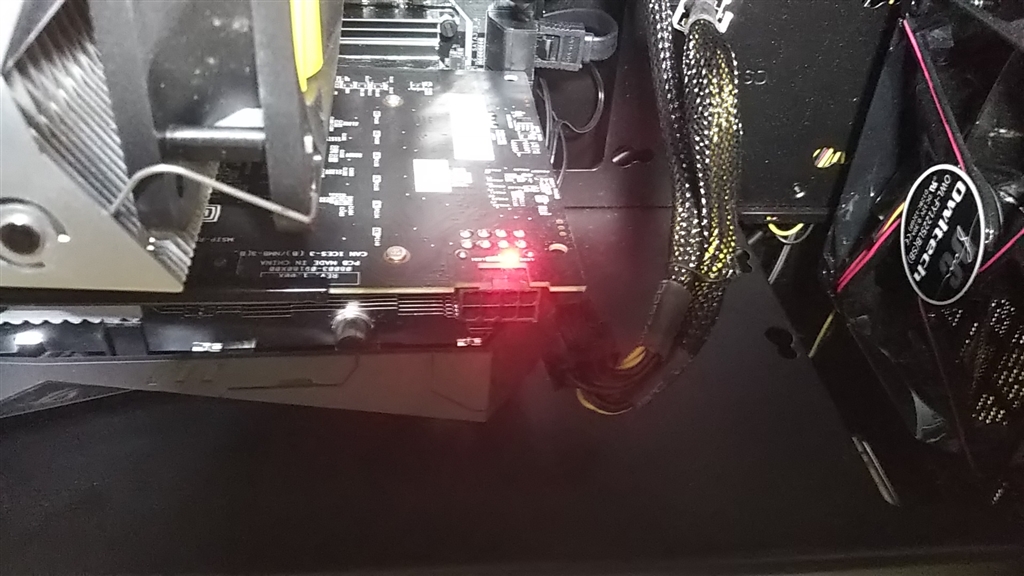 価格.com - 『RX570補助電源未挿入状態LED表示』ASRock B450 Steel