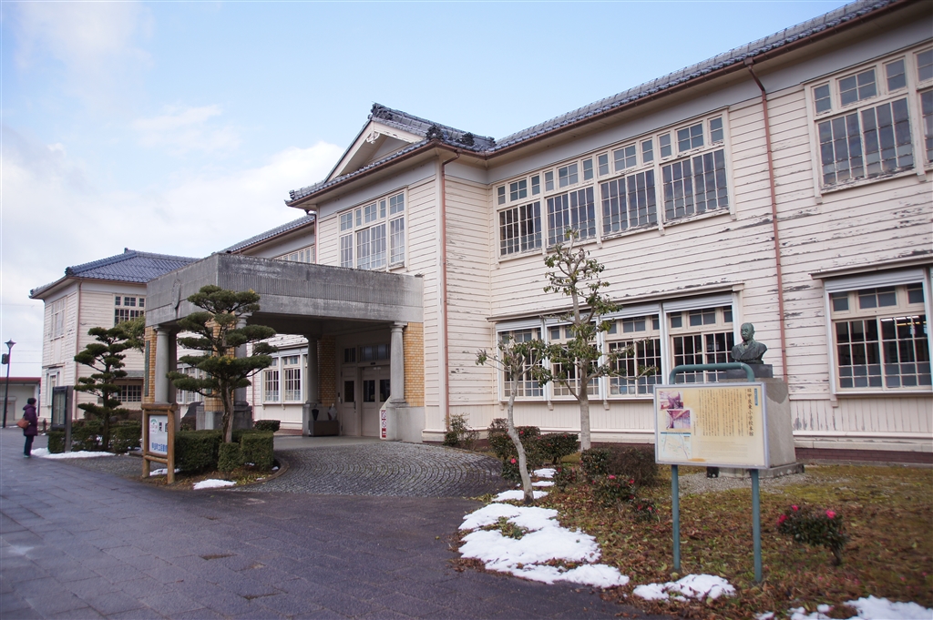 価格 Com 甲良町図書館 旧 甲良東小学校本館 にて デジタル一眼カメラ Nakato932さんのクチコミ掲示板投稿画像 写真 写真作例 色いろいろ Part268 21三密回避で頑張ろう