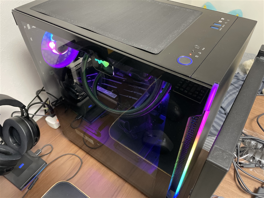 価格.com - 『小さいですが電源ボタンの横に赤いランプが光っており