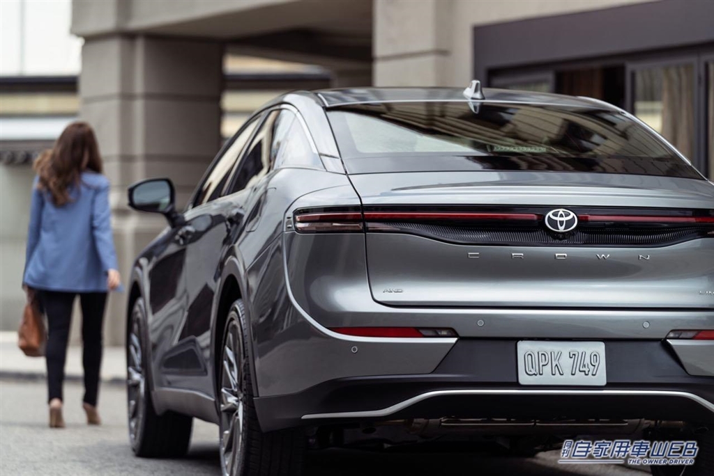 Toyota crown crossover