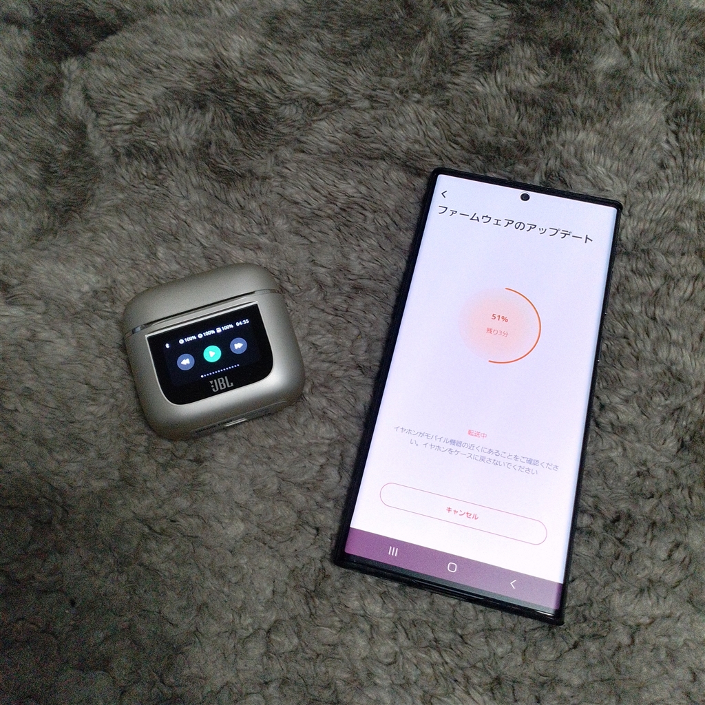  AirPods Pro 2 の分解では、イヤホンと充電ケースの内部を確認できます