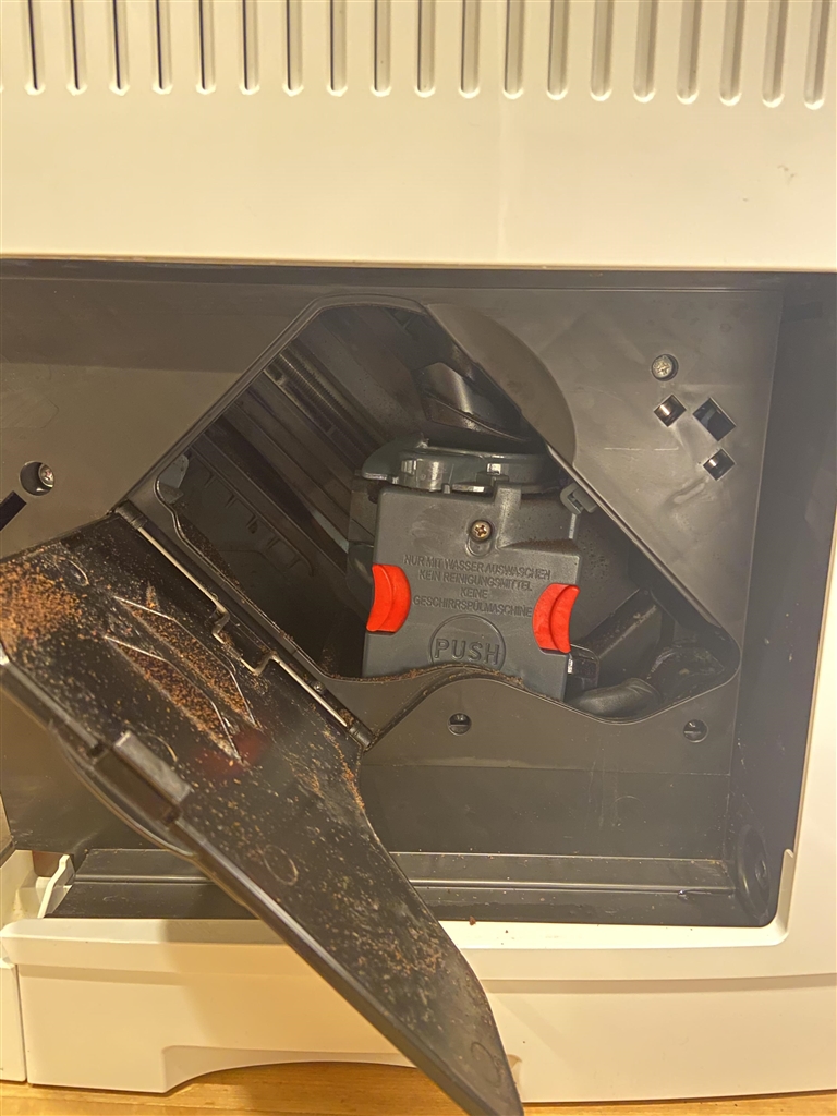 価格.com - 『抽出ユニットが縦に回転してしまった状態』デロンギ