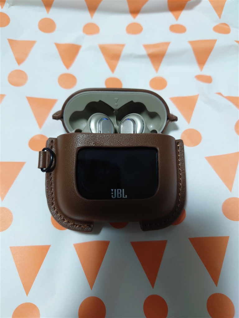  熟女事務員投稿画像 価格.com - JBL TOUR PRO 2 熟女事務員のミニスカート姿さん のクチコミ掲示板投稿画像・写真「キャンペーンのケース」[3819362]