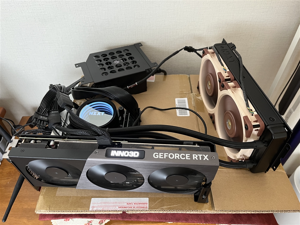 価格.com - 『バラしました。』ELSA GeForce RTX 4070 Ti ERAZOR