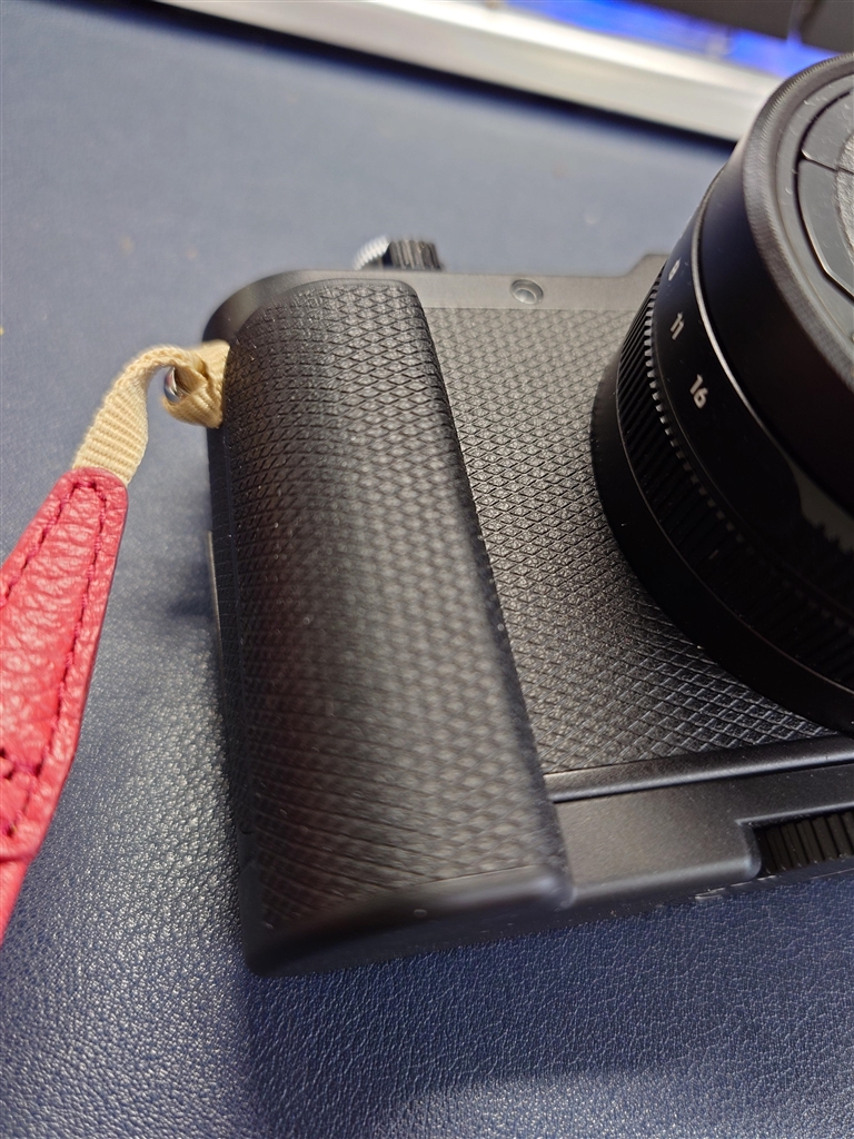 価格.com - 『ハンドグリップも質感ぴったり』ライカ D-LUX 8 [black