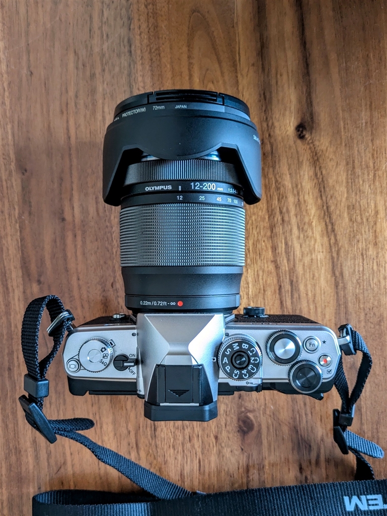 価格.com - 『OM-3に12-200mmレンズを付けた全体像』OMデジタル