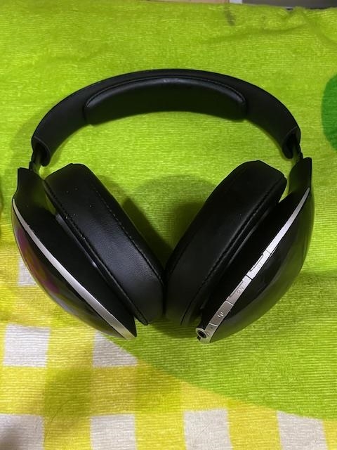 価格.com - 『Mercedes Benz ANCヘッドホン MB WHP 1』 イヤホン