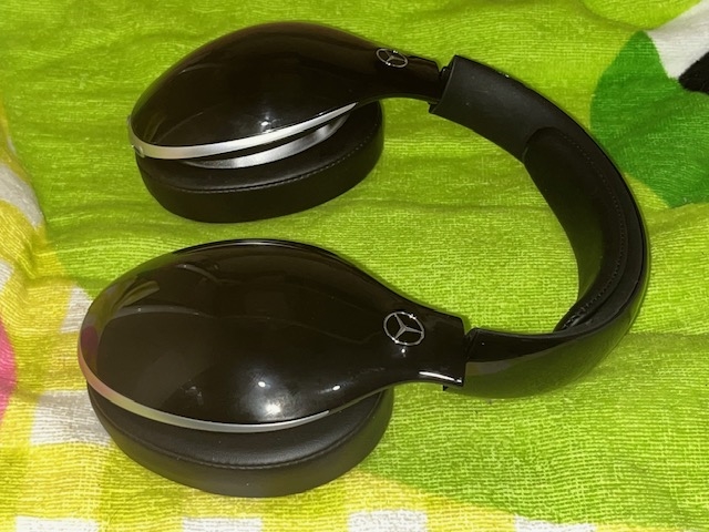 価格.com - 『Mercedes Benz ANCヘッドホン MB WHP 1』 イヤホン