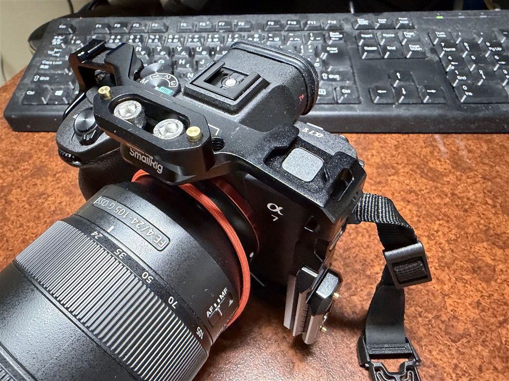 ⁠【美品】SONY α7IV ボディ シャッター回数7215回 SmallRig 価格.com - 『smallrig. 3667c 使えます。』SONY α7 V ILCE-7M5 ボディ