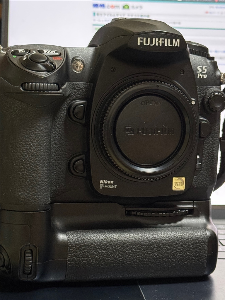 ■ シャッター数 3000回 ■ FUJI S5pro + MB-D200 ■ 価格.com - 『MB-D200を付けました』富士フイルム FinePix S5 Pro