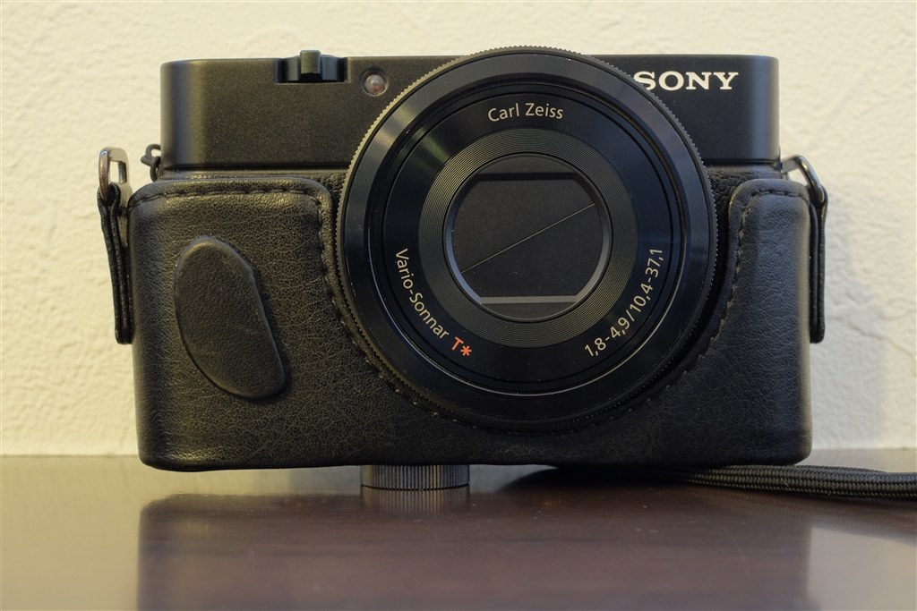 純正グリップを純正ケースの上から貼り付けてみました』 SONY