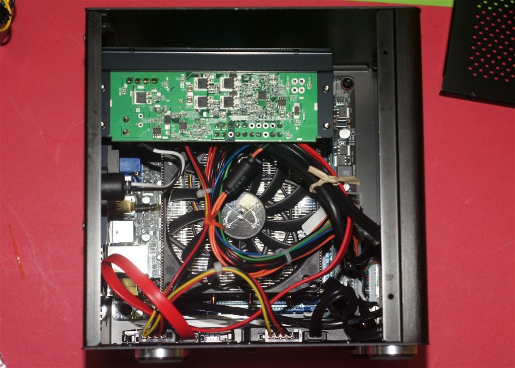 MINI-ITX用PCケースとしては最小でしょうね。』 サイズ MONOBOX