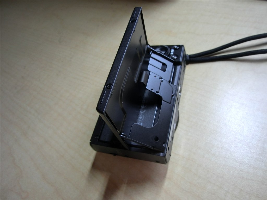 RX100M2 液晶不良　動作品 RX100M2 液晶不良 動作品 液晶モニターの動きが・・・』 SONY