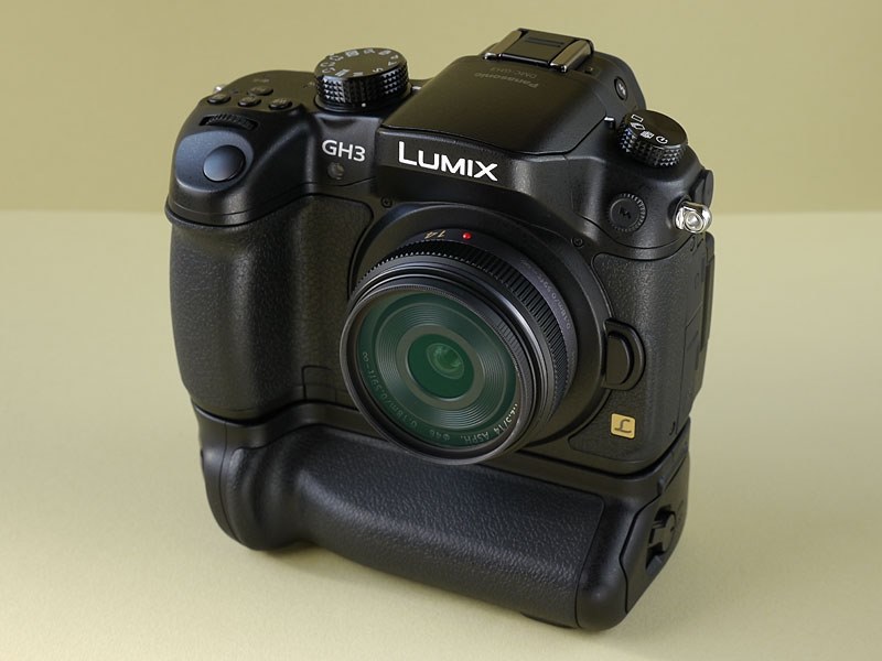 Panasonic LUMIX DMC-GH3 ボディ、バッテリーグリップ付 - デジタルカメラ