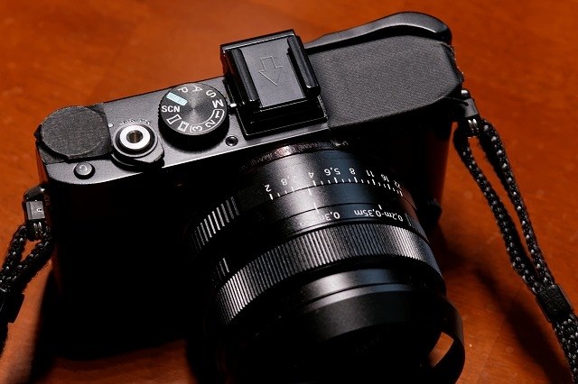 【レンズ内チリ有】 SONY RX1R 本体＋純正フード＋予備バッテリー他一式 レンズ内チリ有】 SONY RX1R 本体＋純正フード＋予備バッテリー