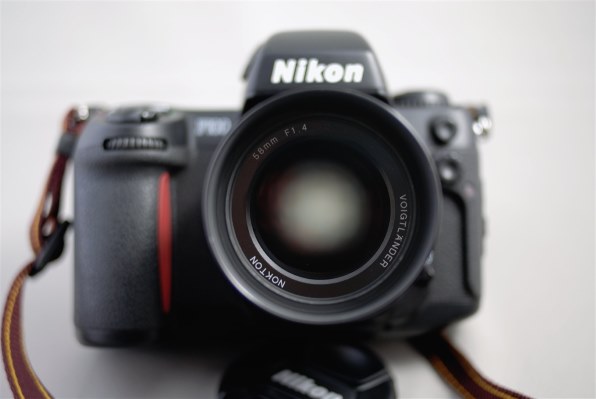超美品 NIKON ニコンD200 デジタル ショット数 3512枚 M457 超美品 NIKON ニコンD200 デジタル ショット数 3512枚 M457
