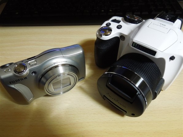 FUJIFILM FinePix F820EXR ホワイト Amazon | FUJIFILM デジタルカメラ FinePix F800EXR 光学20倍 ホワイト