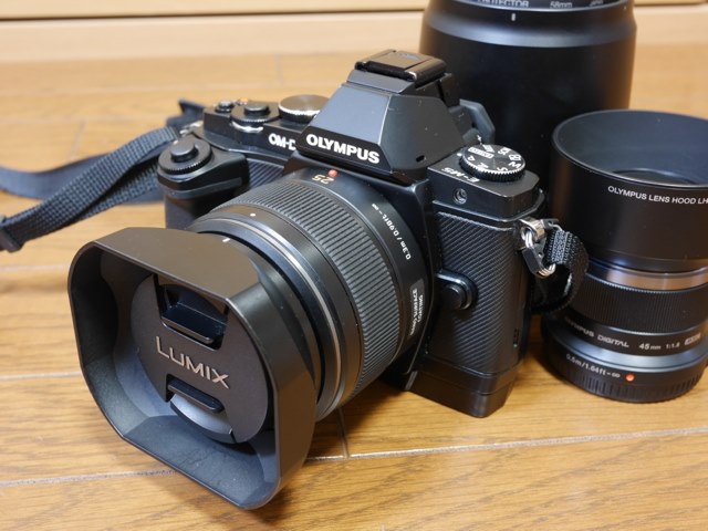 OLYMPUS OM-D E-M5と25mm f1.8レンズセット 美品 20231219 最近はOM-D E-M5と25mm レンズの組み合わせで持ち歩く
