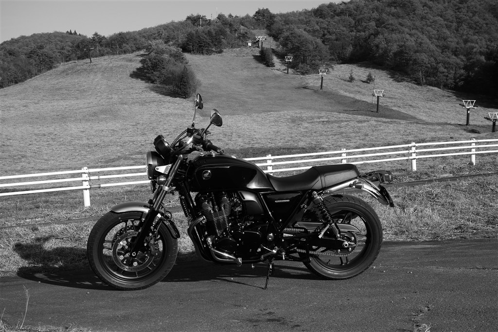 ホンダ CB1100 タンク　ブラック ブラックスタイルをモノクロで！』 ホンダ CB1100 のクチコミ
