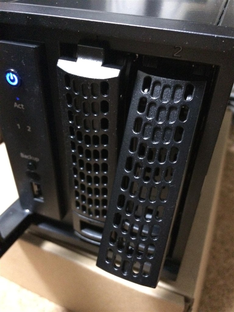 シャーシの寸法違いロット？』 NETGEAR ReadyNAS 102 2ベイ
