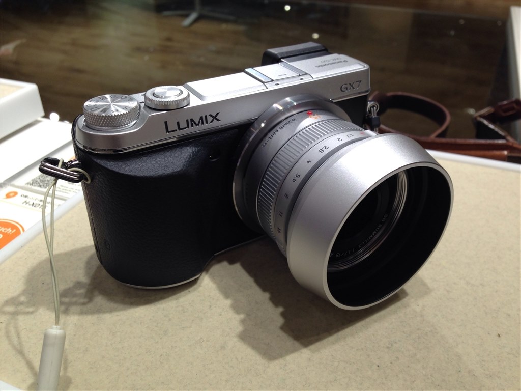 LUMIX LEICA 15mm f1.7 H-X015 BLACK フード付き