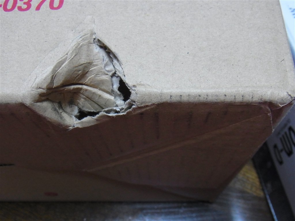 通販で購入したデジタル一眼の梱包に酷い凹みがあった場合』 クチコミ