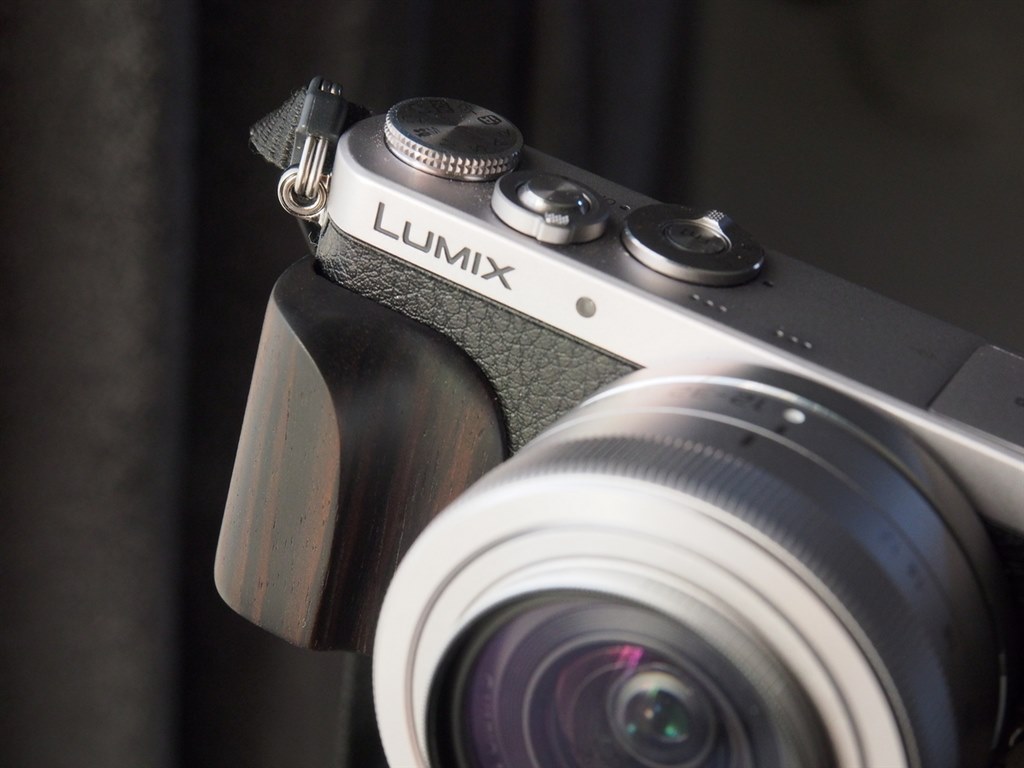 自作ウッドグリップと液晶誤タッチ防止』 パナソニック LUMIX DMC-GM1K