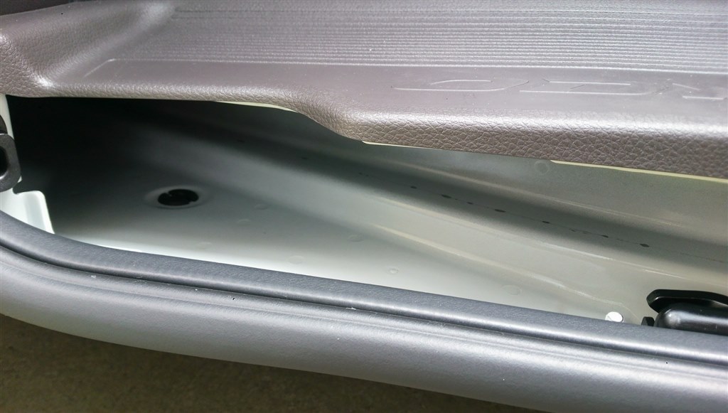 スライドドアヒンジによる塗装の剥げ』 ホンダ オデッセイ 2013年モデル のクチコミ掲示板 - 価格.com