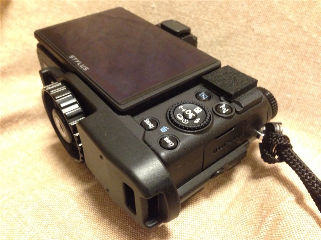 指の位置に悩んでいます』 オリンパス OLYMPUS PEN Lite E-PL5 ダブル