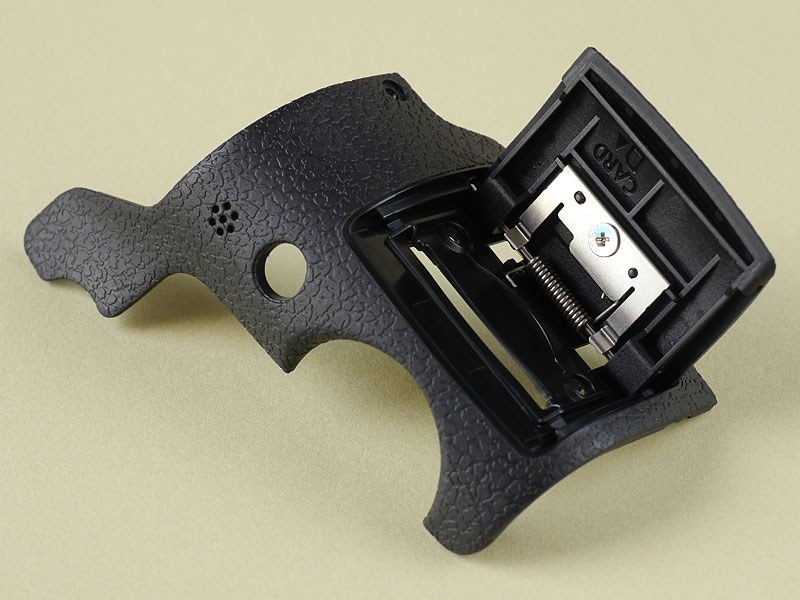 今頃修理しました。(SDカード扉の件)』 パナソニック LUMIX DMC-GH3A