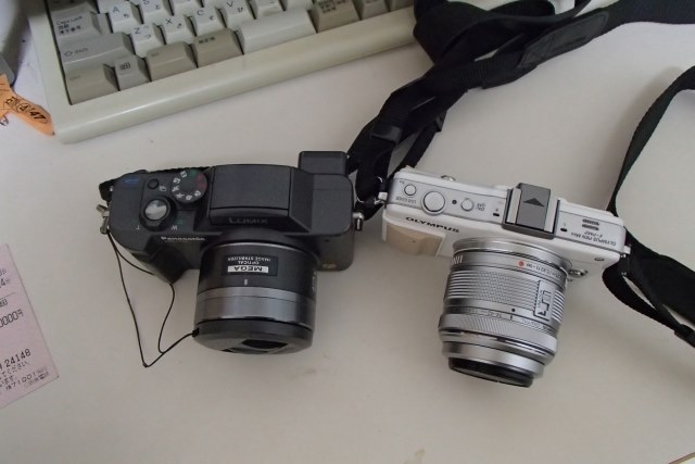 OLYMPUS OM-D ミラーレスカメラ 14-42mm※ストロボ不良 オリンパスの電動ズームレンズが故障したようなので新しいレンズを購入