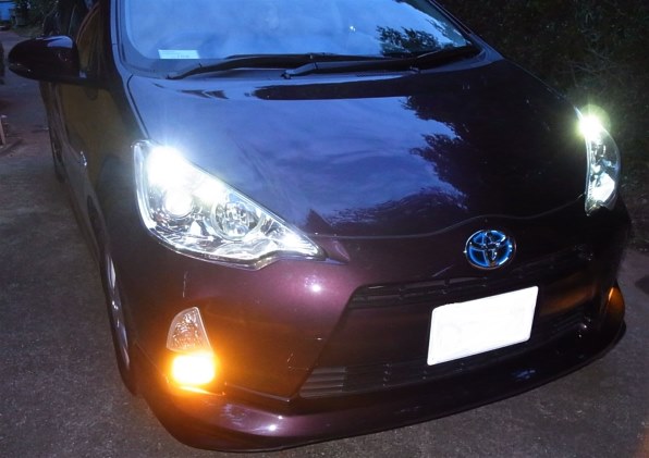 トヨタアクア（NHP10 G's） 純正LEDヘッドランプ 運転席側 トヨタ