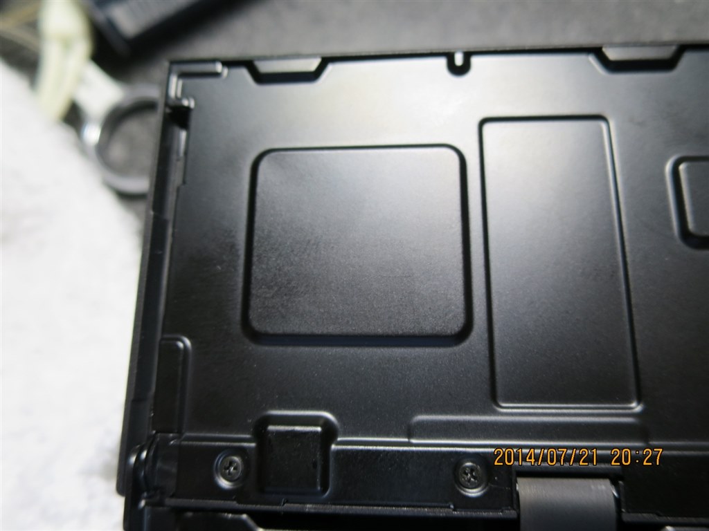 チルト液晶裏面の凹み』 SONY サイバーショット DSC-RX100M3 の