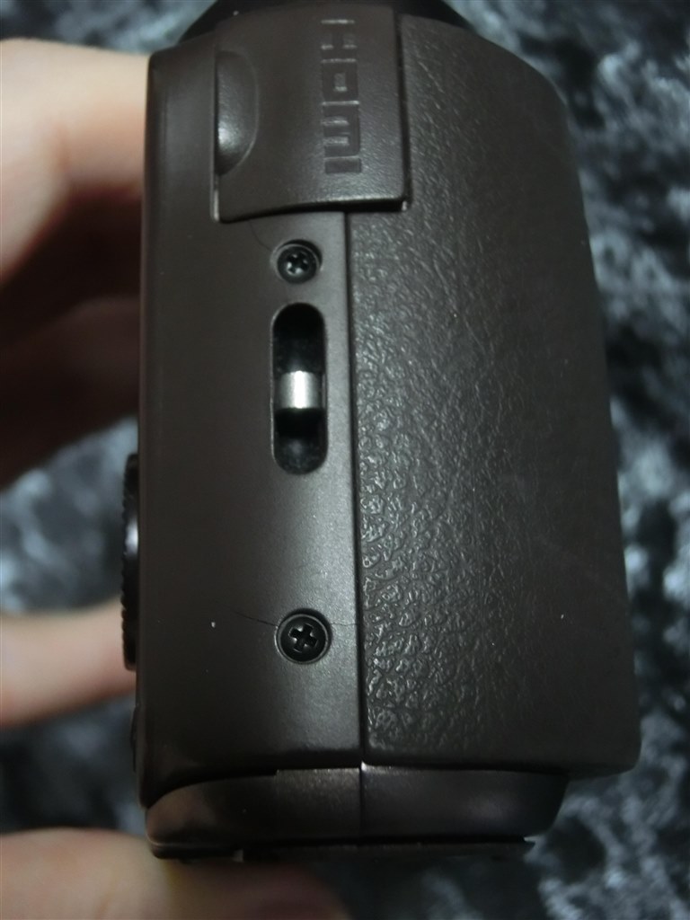 ボディに細かいヒビが』 SONY サイバーショット DSC-HX30V の